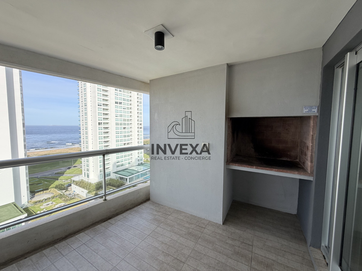 Apartamento ID.10406 - Apartamento en Venta 3 Dormitorios y Dependencia con Vista al Mar y Parrillero en Look Brava Punta del Este