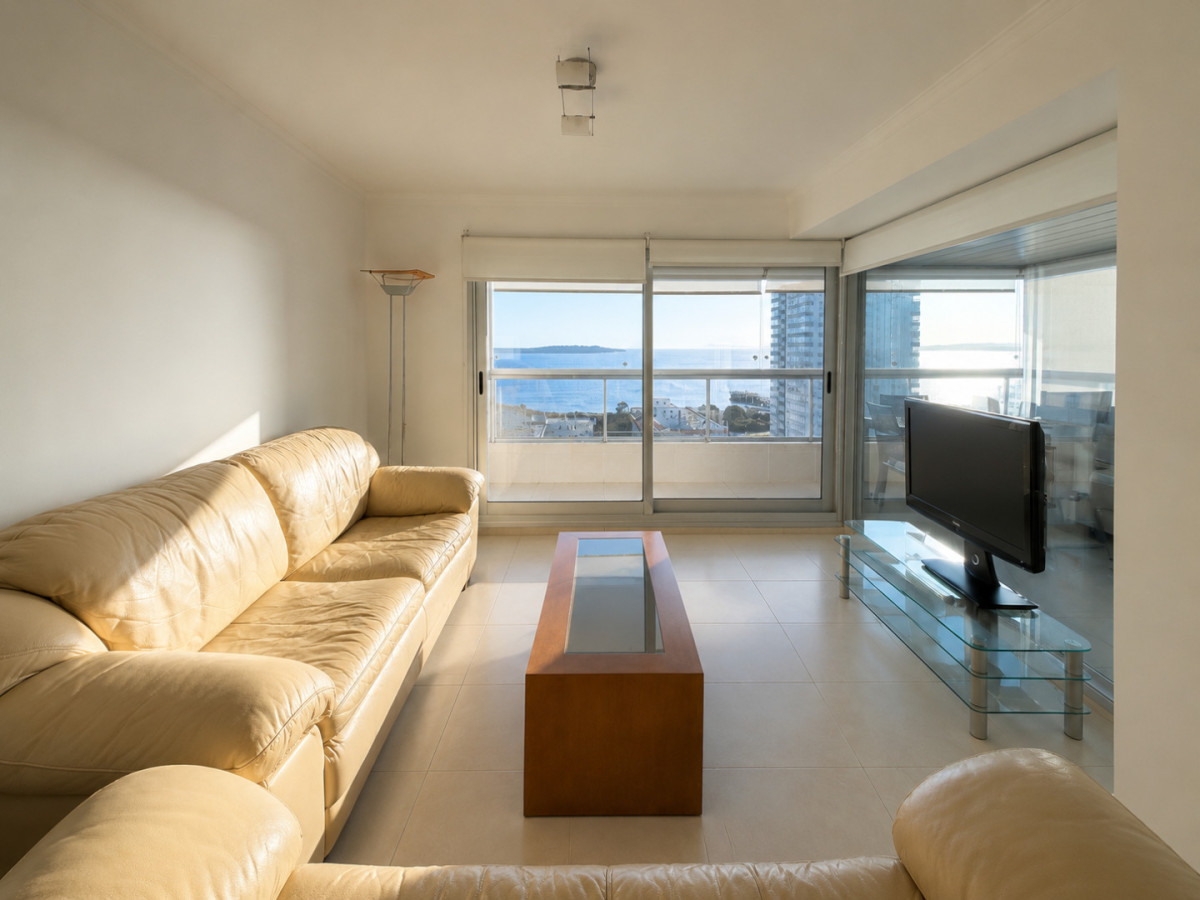 Apartamento en venta con vista al mar en Mansa 2 dormitorios parrillero propio Punta del Este