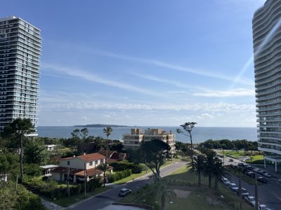 En venta apartamento 3 dormitorios con Vista al Mar Playa Mansa Punta del Este 