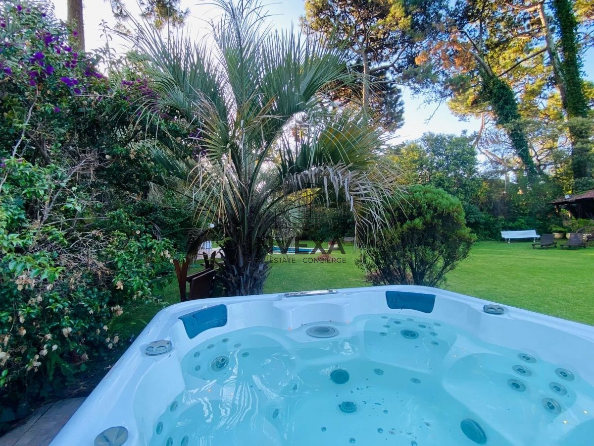 Casa ID.1001 - Casa en Venta y Alquiler 6 Dormitorios Barrio Cantegril Punta del Este Uruguay