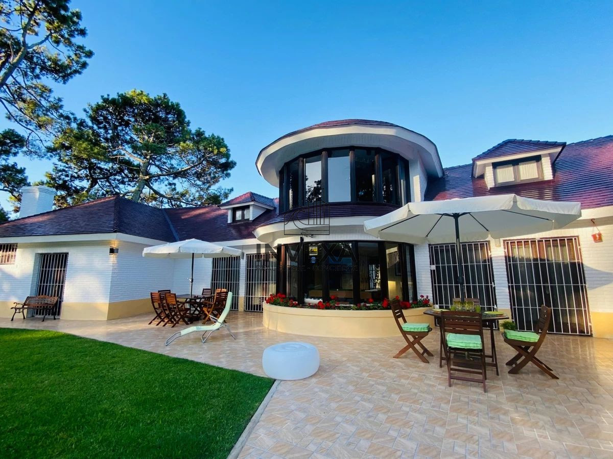 Casa ID.1001 - Casa en Venta y Alquiler 6 Dormitorios Barrio Cantegril Punta del Este Uruguay