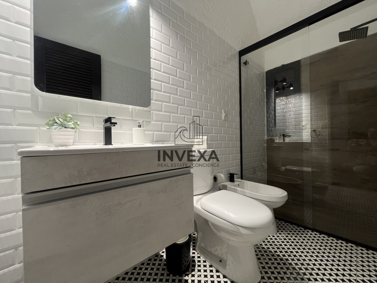 Casa ID.9252 - Venta Casa Punta del Este 4 dormitorios en Barrio Marly Punta del Este con piscina 