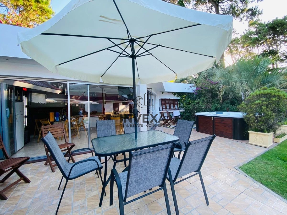 Casa ID.1001 - Casa en Venta y Alquiler 6 Dormitorios Barrio Cantegril Punta del Este Uruguay