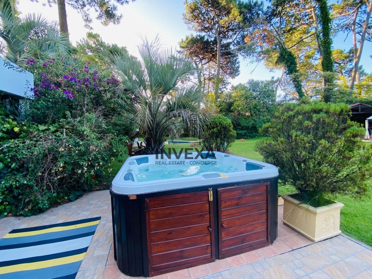 Casa ID.1001 - Casa en Venta y Alquiler 6 Dormitorios Barrio Cantegril Punta del Este Uruguay