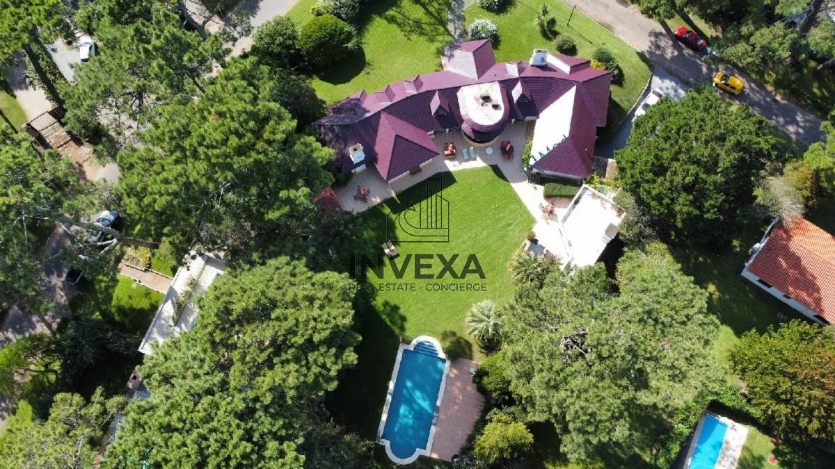 Casa ID.1001 - Casa en Venta y Alquiler 6 Dormitorios Barrio Cantegril Punta del Este Uruguay