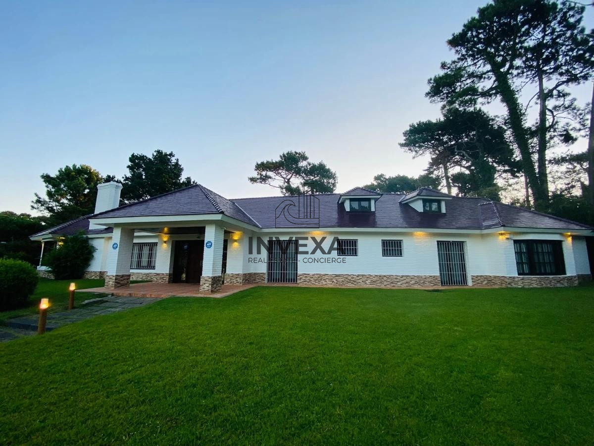 Casa ID.1001 - Casa en Venta y Alquiler 6 Dormitorios Barrio Cantegril Punta del Este Uruguay