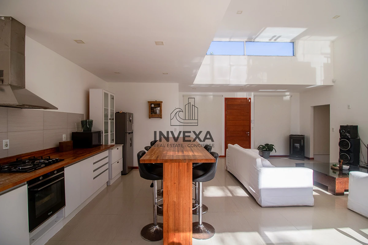 Casa ID.1833 - Venta Casa Punta del Este tres dormitorios piscina nueva! Zona Marly!