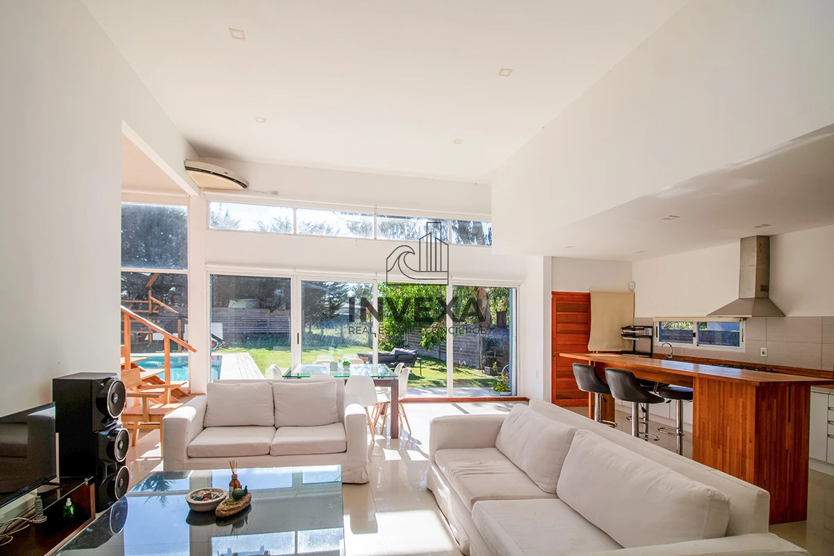 Casa ID.1833 - Venta Casa Punta del Este tres dormitorios piscina nueva! Zona Marly!