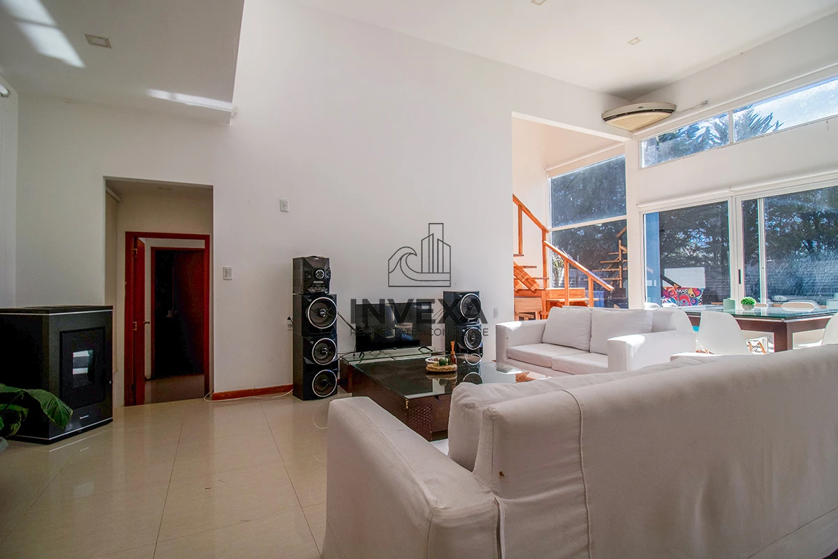 Casa ID.1833 - Venta Casa Punta del Este tres dormitorios piscina nueva! Zona Marly!