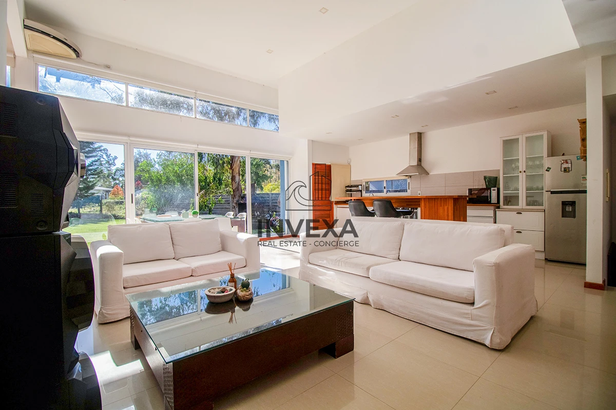 Casa ID.1833 - Venta Casa Punta del Este tres dormitorios piscina nueva! Zona Marly!