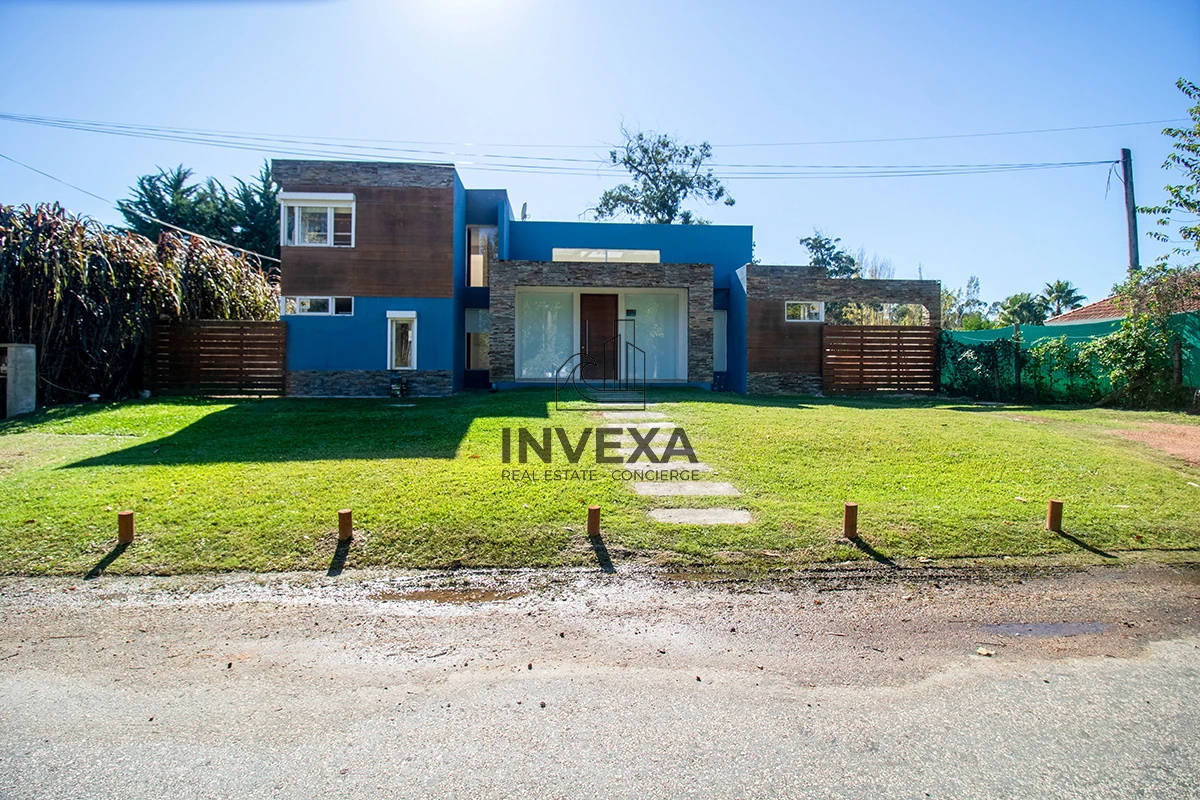 Casa ID.1833 - Venta Casa Punta del Este tres dormitorios piscina nueva! Zona Marly!