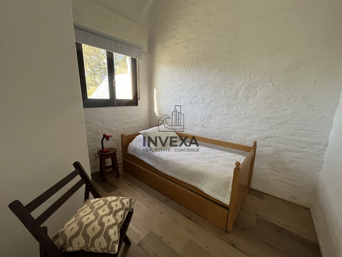 Casa ID.9252 - Venta Casa Punta del Este 4 dormitorios en Barrio Marly Punta del Este con piscina 