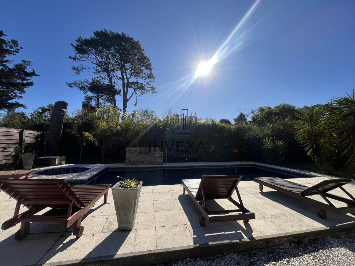 Casa ID.9252 - Venta Casa Punta del Este 4 dormitorios en Barrio Marly Punta del Este con piscina 