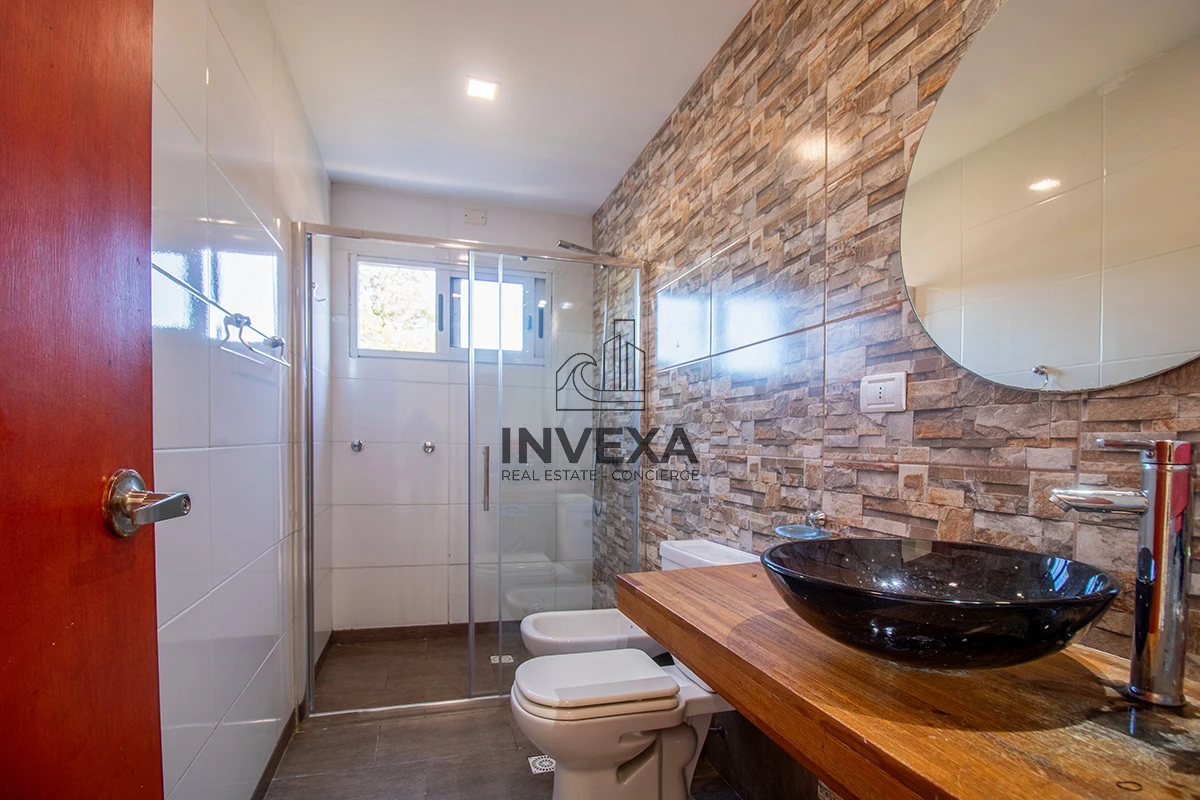 Casa ID.1833 - Venta Casa Punta del Este tres dormitorios piscina nueva! Zona Marly!