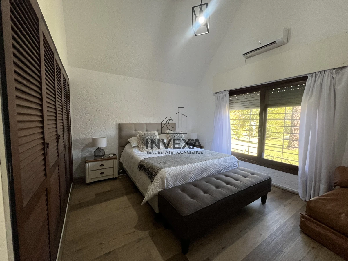 Casa ID.9252 - Venta Casa Punta del Este 4 dormitorios en Barrio Marly Punta del Este con piscina 