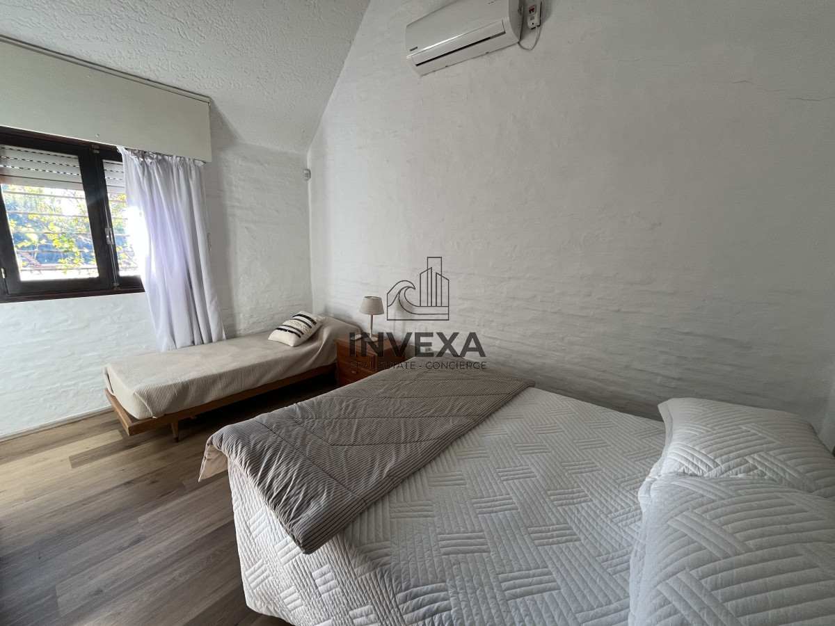 Casa ID.9252 - Venta Casa Punta del Este 4 dormitorios en Barrio Marly Punta del Este con piscina 