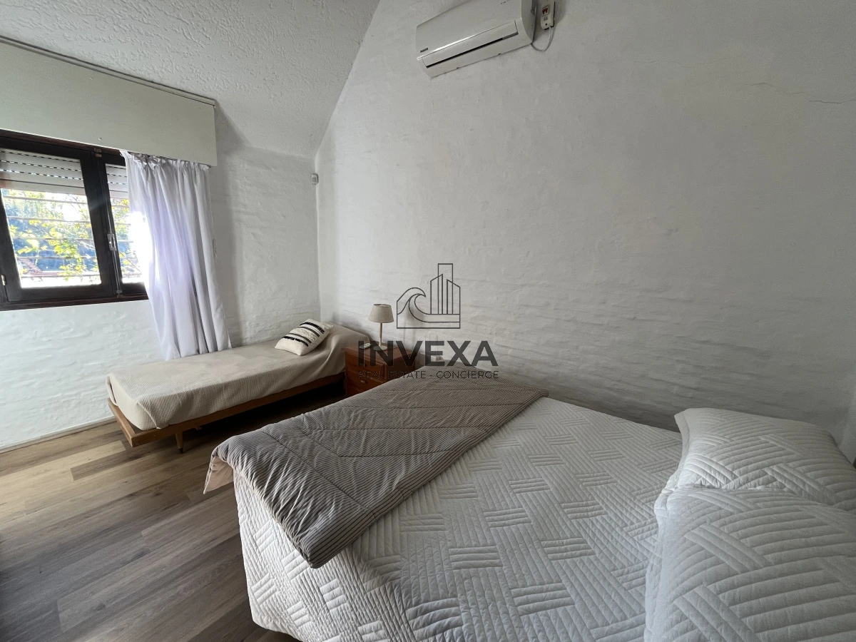 Casa ID.9252 - Venta Casa Punta del Este 4 dormitorios en Barrio Marly Punta del Este con piscina 