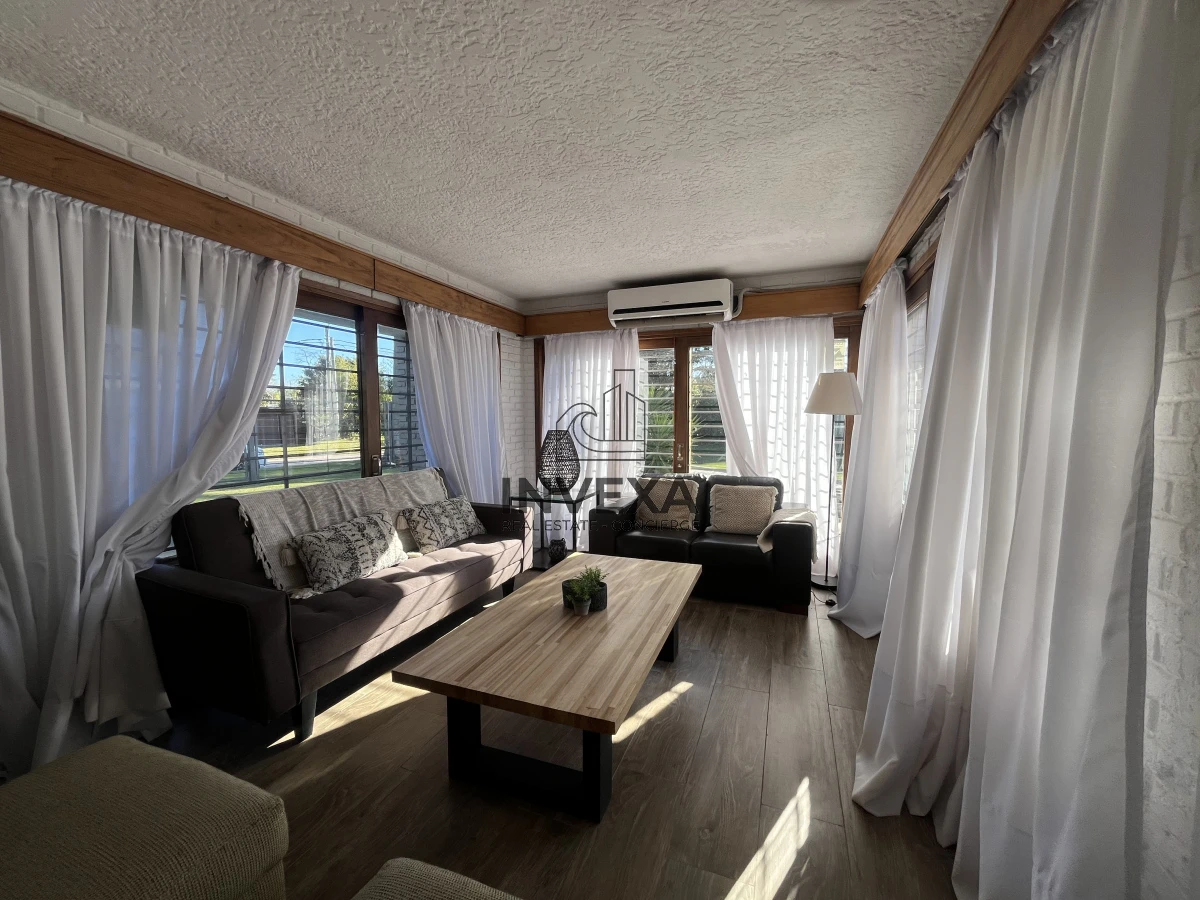 Casa ID.9252 - Venta Casa Punta del Este 4 dormitorios en Barrio Marly Punta del Este con piscina 