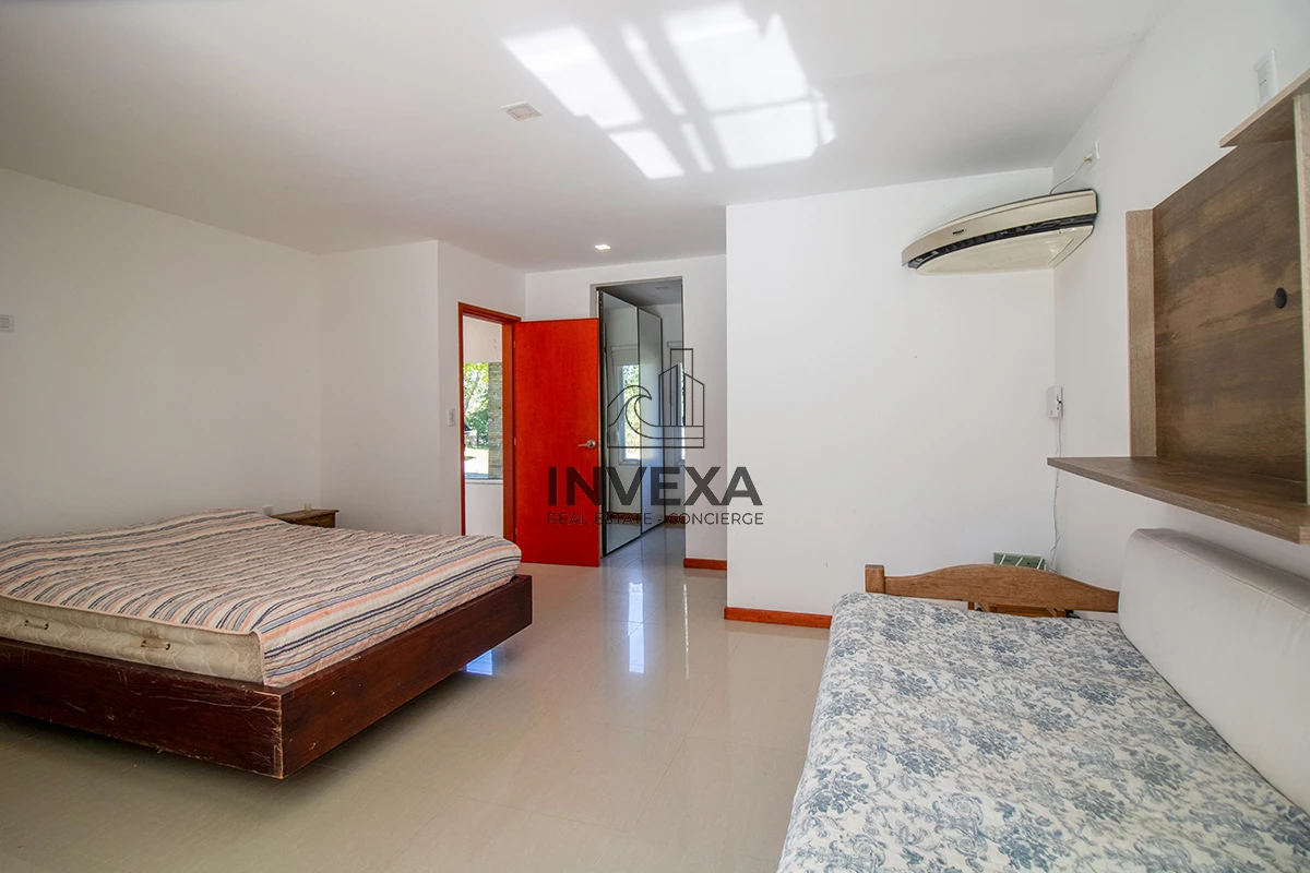 Casa ID.1833 - Venta Casa Punta del Este tres dormitorios piscina nueva! Zona Marly!