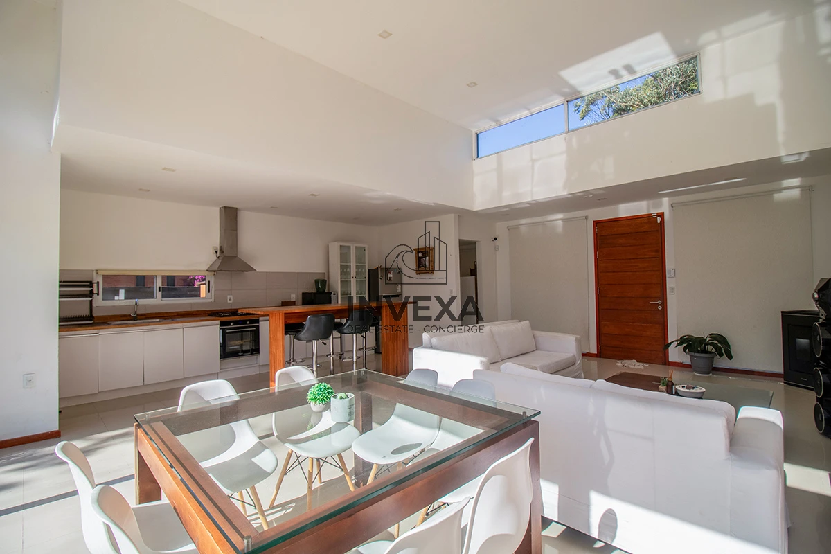 Casa ID.1833 - Venta Casa Punta del Este tres dormitorios piscina nueva! Zona Marly!