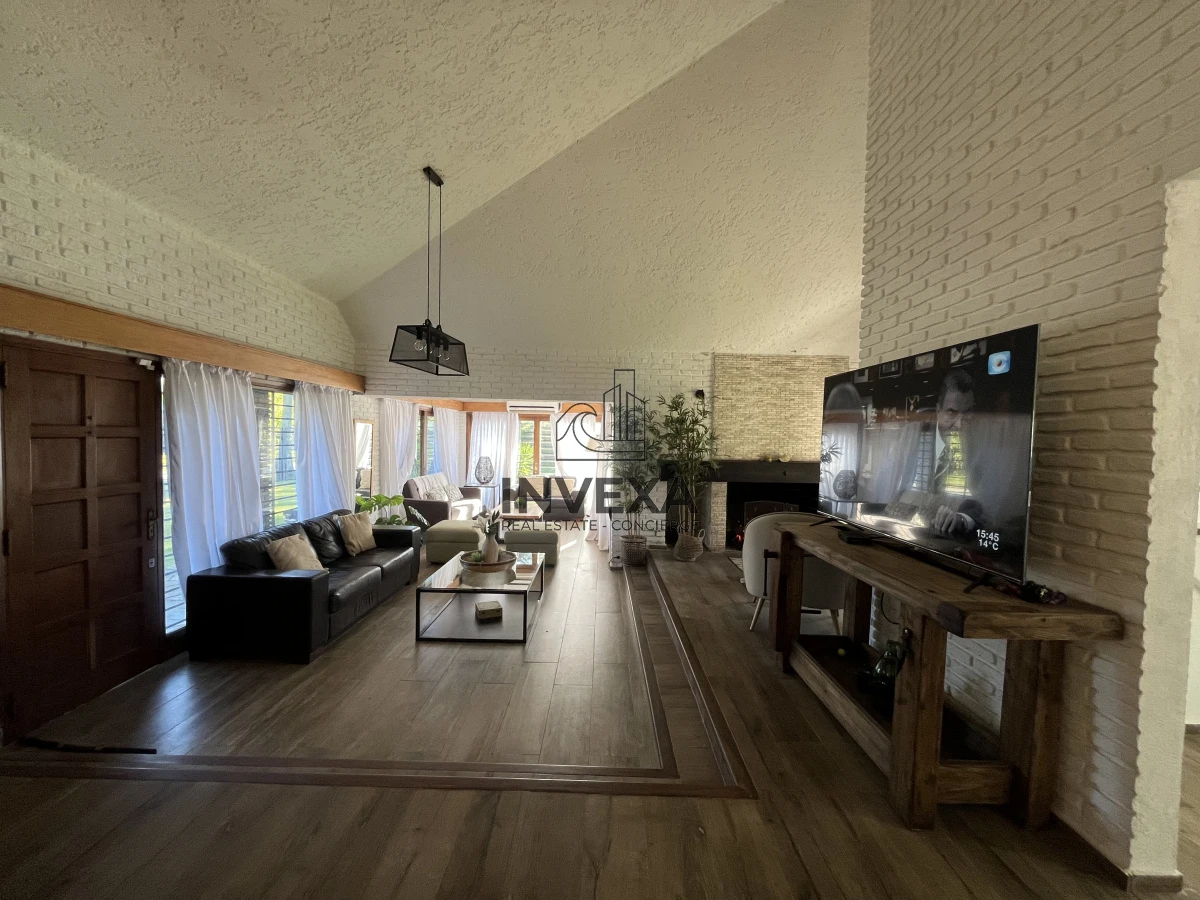 Casa ID.9252 - Venta Casa Punta del Este 4 dormitorios en Barrio Marly Punta del Este con piscina 