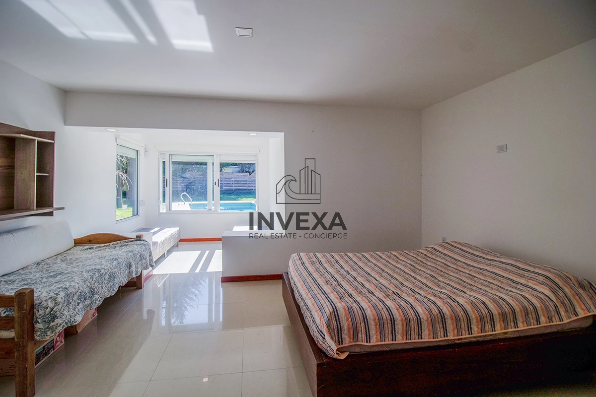 Casa ID.1833 - Venta Casa Punta del Este tres dormitorios piscina nueva! Zona Marly!