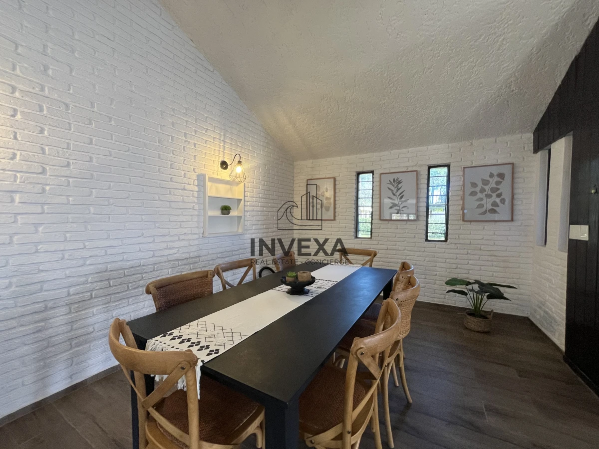 Casa ID.9252 - Venta Casa Punta del Este 4 dormitorios en Barrio Marly Punta del Este con piscina 