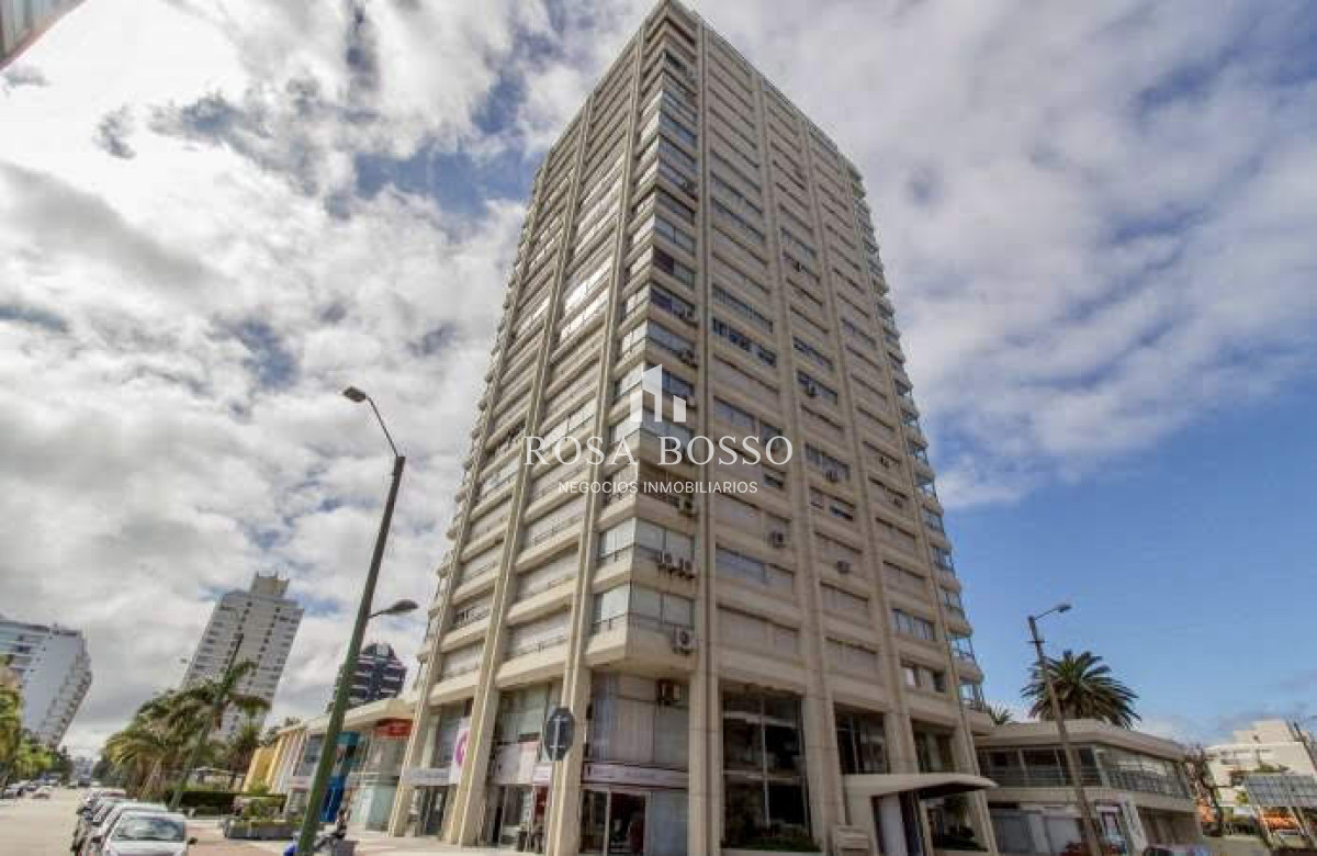 Apartamento ID.9962 - Venta Oportunidad Apartamento 2 dormitorios y medio Península, Punta del Este
