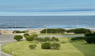 Apartamento dos dormitorios frente a la playa