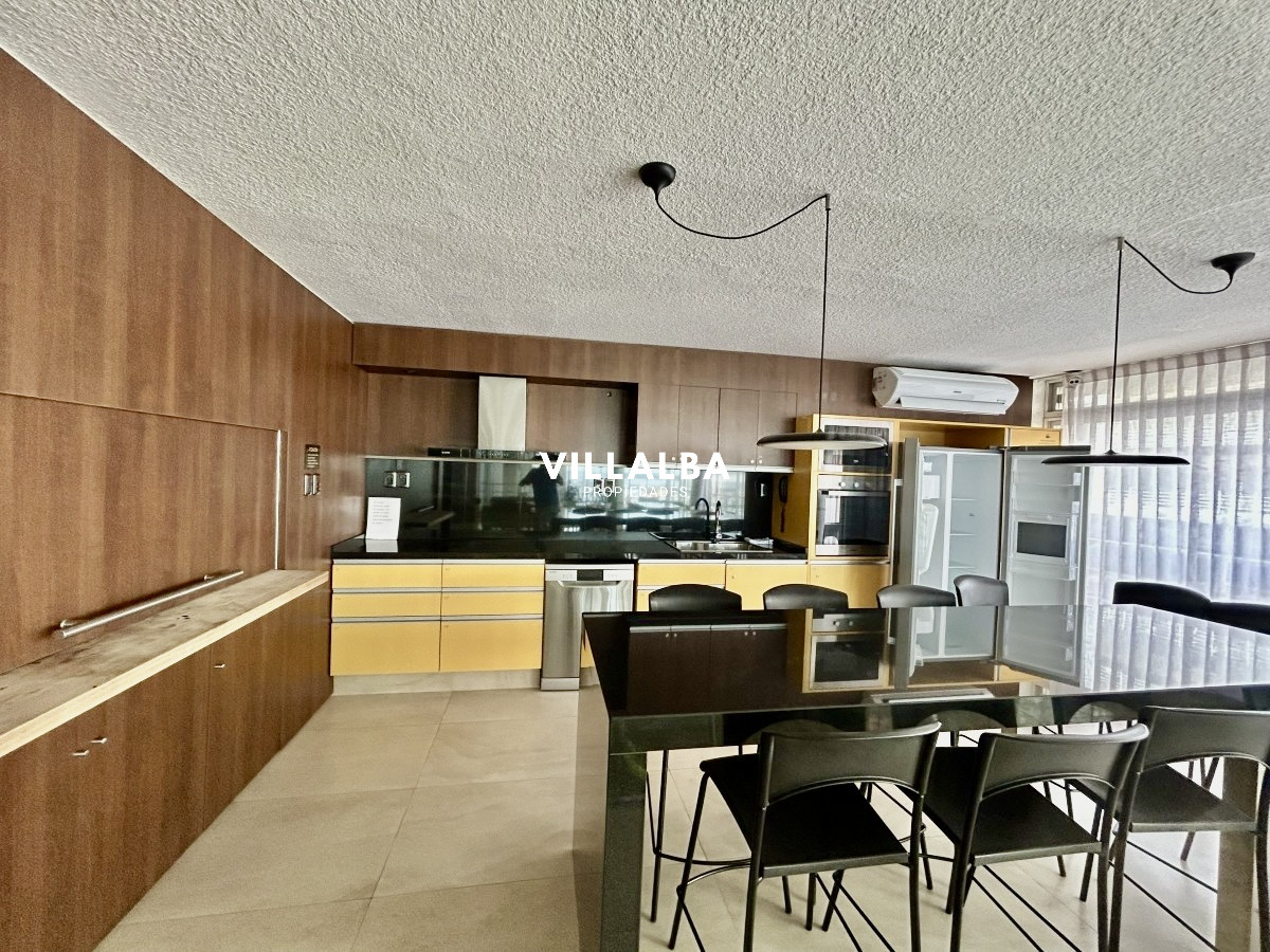 Apartamento ID.4693 - OPORTUNIDAD Venta Apartamento TORRE VERONA - 2 dormitorios y medio