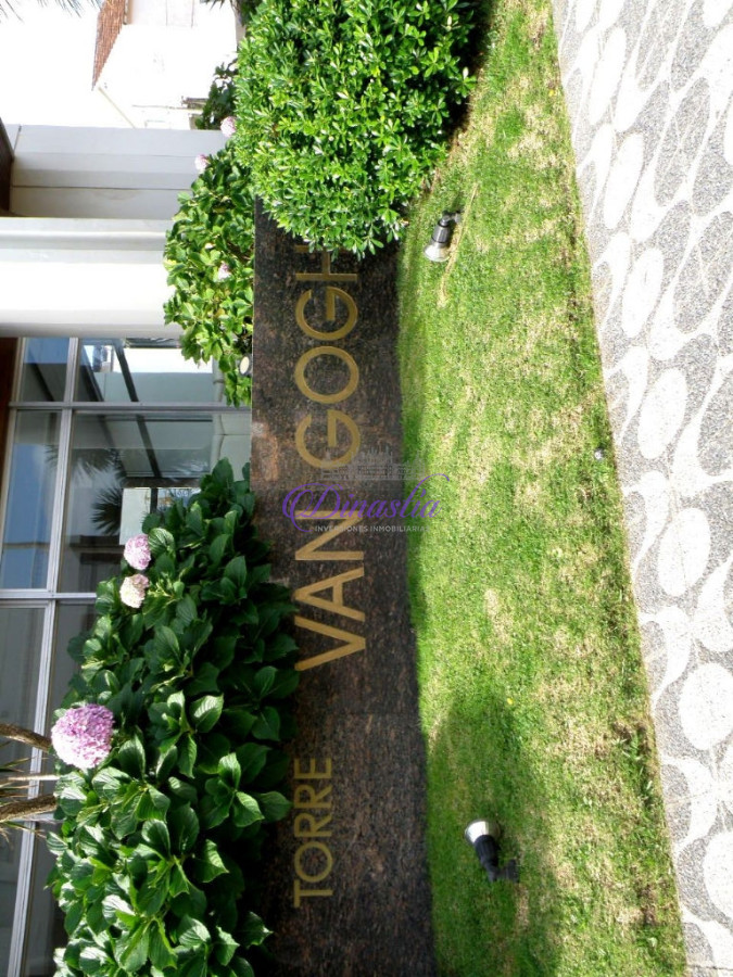 Apartamento ID.133 - Venta y Alquiler temporario Apartamento 2 dormitorios en Peninsula, Punta del Este