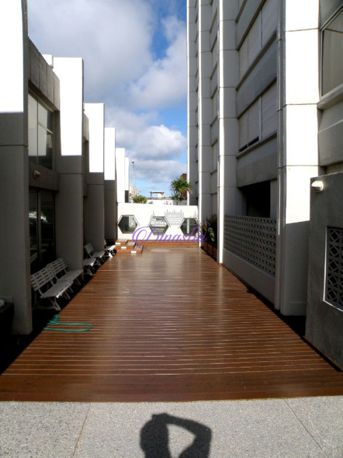 Apartamento ID.133 - Venta y Alquiler temporario Apartamento 2 dormitorios en Peninsula, Punta del Este