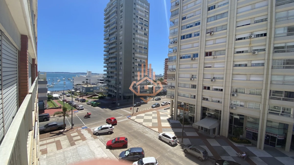 Venta apartamento de 1 dormitorio; cerca del puerto