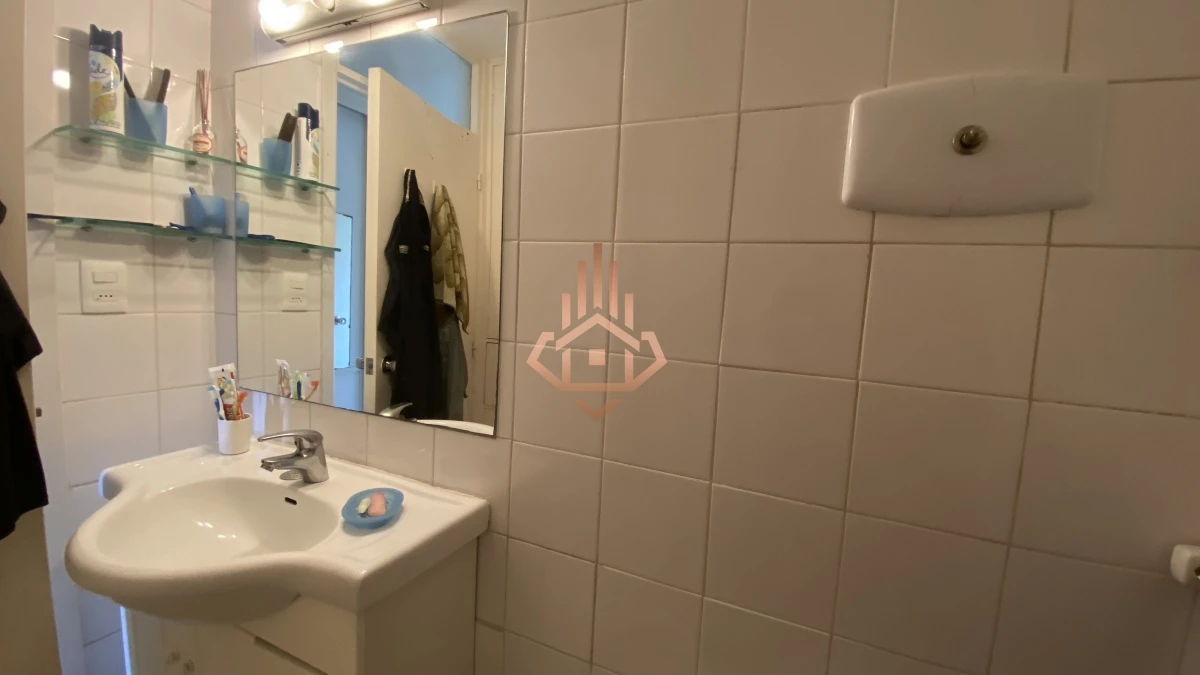 Venta apartamento de 1 dormitorio; cerca del puerto