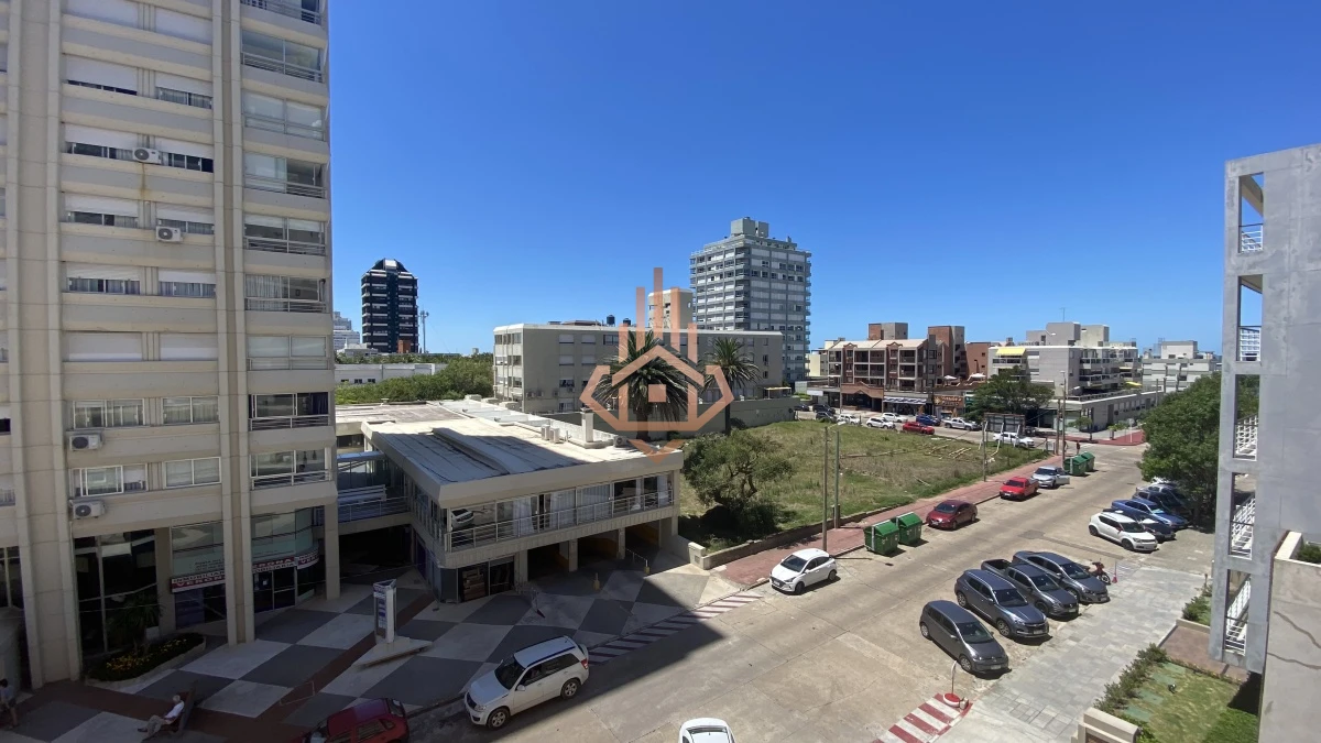 Venta apartamento de 1 dormitorio; cerca del puerto