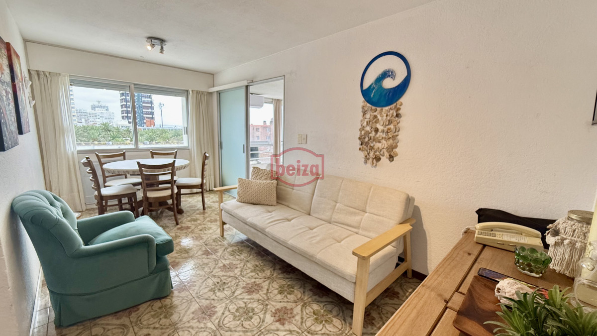 Apartamento ID.166847/OPORTUNIDAD!-APARTAMENTO-DE-1-DORMITORIO-CON-BALCÓN,-COCHERA-Y-BAJOS-GASTOS-COMUNES.-EXCELENTE-UBICACION - Apartamento en Peninsula, 2 dormitorios *