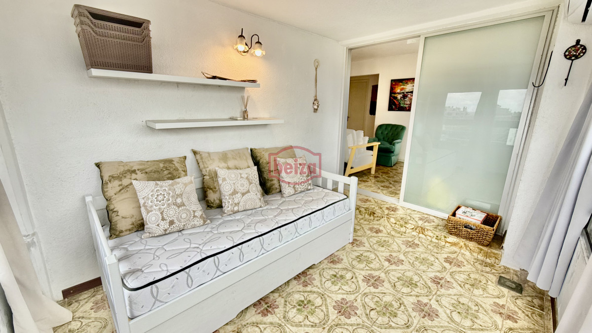 Apartamento ID.166847/OPORTUNIDAD!-APARTAMENTO-DE-1-DORMITORIO-CON-BALCÓN,-COCHERA-Y-BAJOS-GASTOS-COMUNES.-EXCELENTE-UBICACION - Apartamento en Peninsula, 2 dormitorios *
