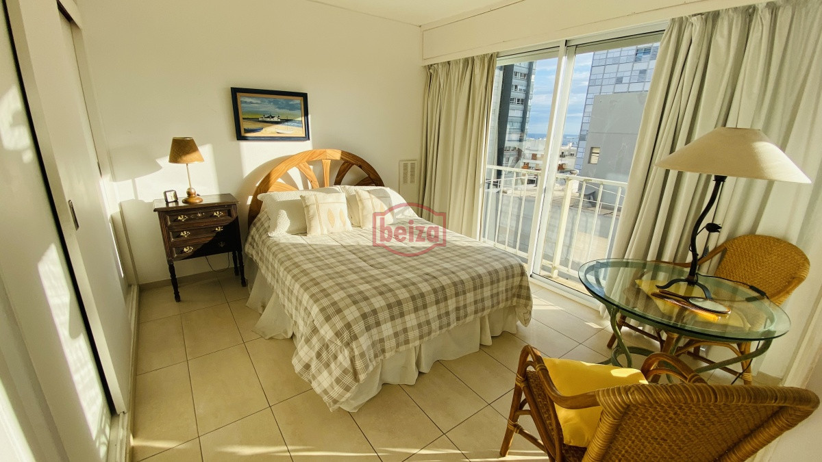Apartamento ID.164925/Apartamentos-en-Venta--Beiza-Propiedades - OPORTUNIDAD A MTS DEL PUERTO!