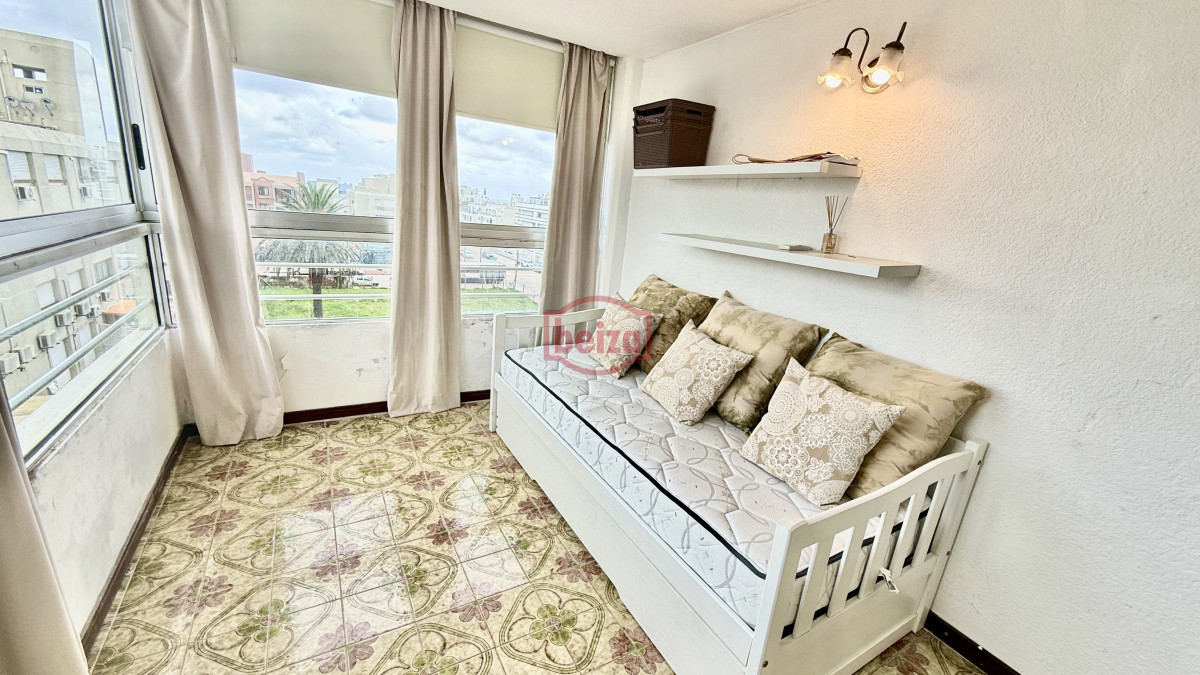 Apartamento ID.166847/OPORTUNIDAD!-APARTAMENTO-DE-1-DORMITORIO-CON-BALCÓN,-COCHERA-Y-BAJOS-GASTOS-COMUNES.-EXCELENTE-UBICACION - Apartamento en Peninsula, 2 dormitorios *
