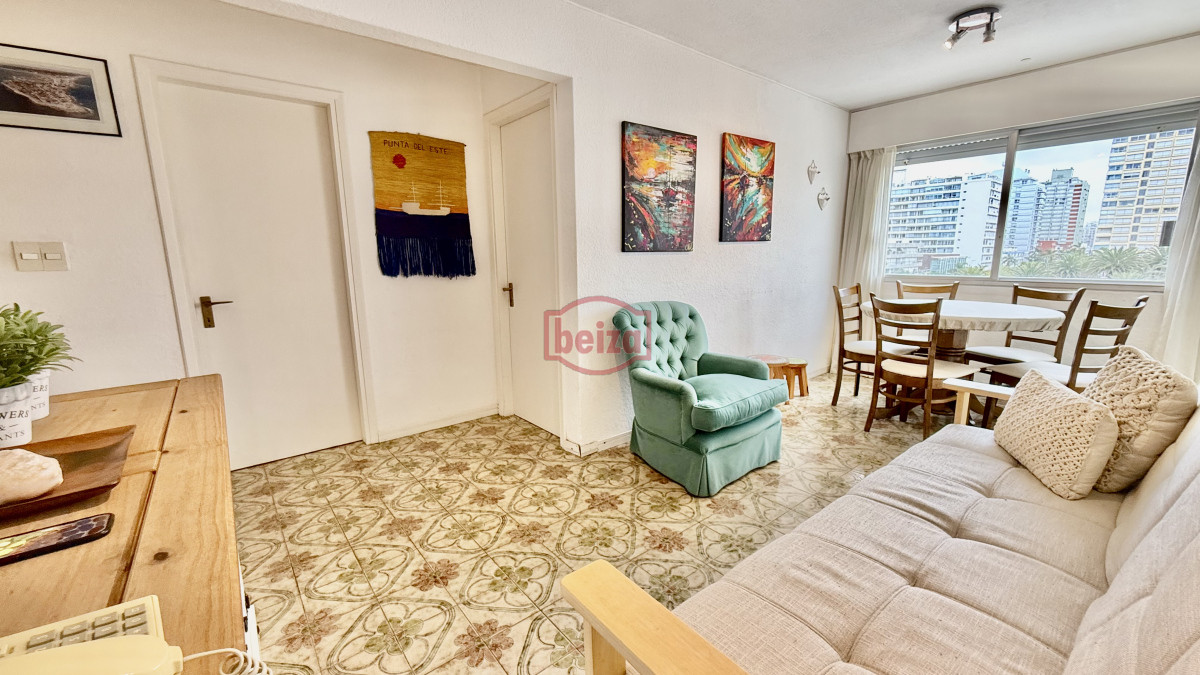 Apartamento ID.166847/OPORTUNIDAD!-APARTAMENTO-DE-1-DORMITORIO-CON-BALCÓN,-COCHERA-Y-BAJOS-GASTOS-COMUNES.-EXCELENTE-UBICACION - Apartamento en Peninsula, 2 dormitorios *
