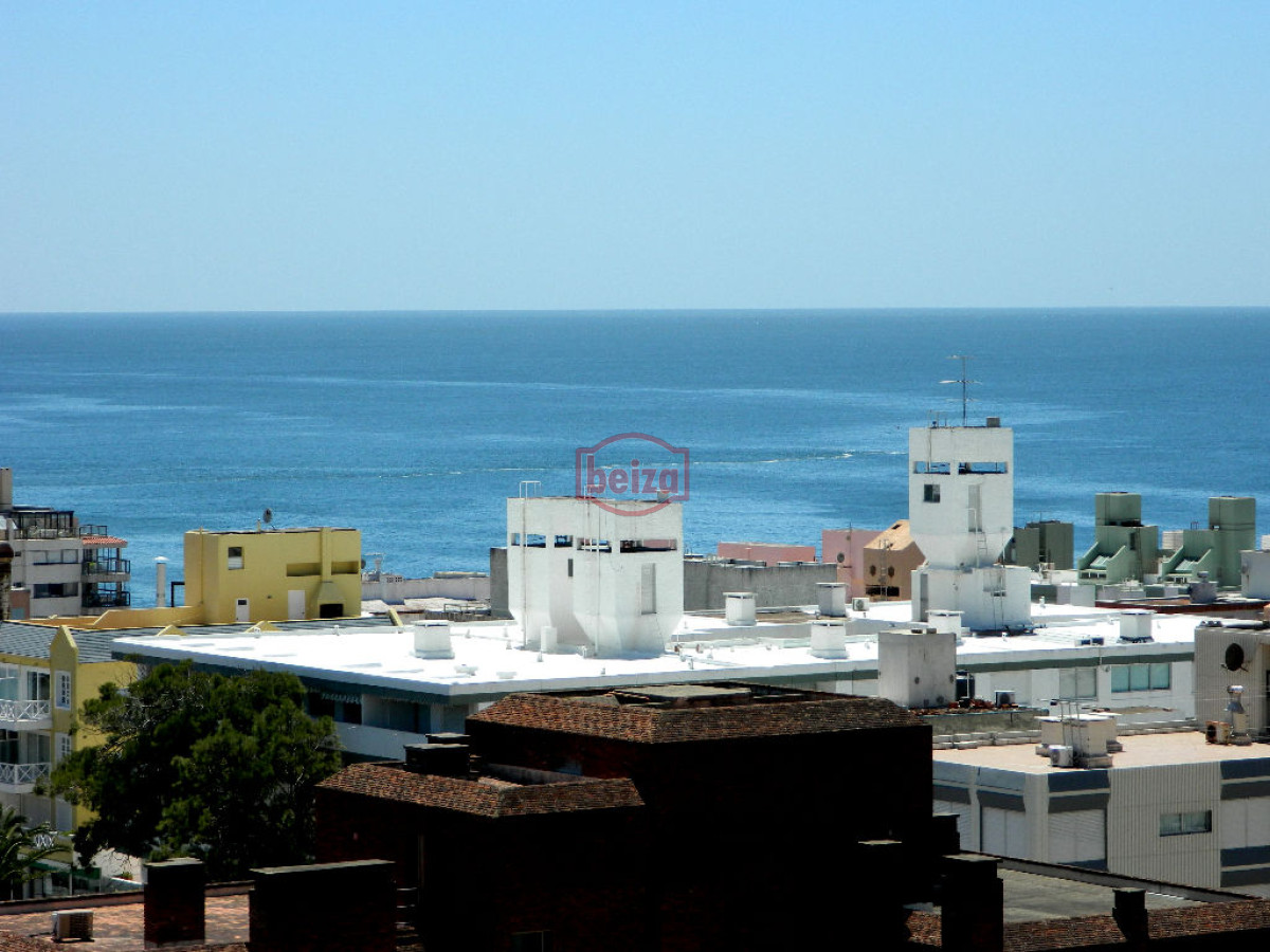 Apartamento ID.166530/Apartamento-de-3-dormitorios,-con-parrillero-y-estufa,-cerca-del-mar,-Punta-del-Este- - APTO 2 DORMS . PRÓXIMO AL PUERTO !!!  
