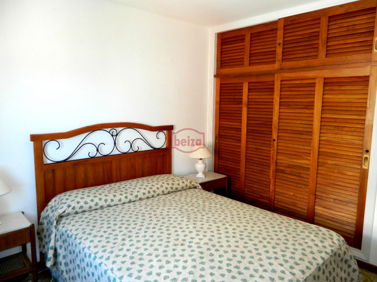 Apartamento ID.166530/Apartamento-de-3-dormitorios,-con-parrillero-y-estufa,-cerca-del-mar,-Punta-del-Este- - APTO 2 DORMS . PRÓXIMO AL PUERTO !!!  