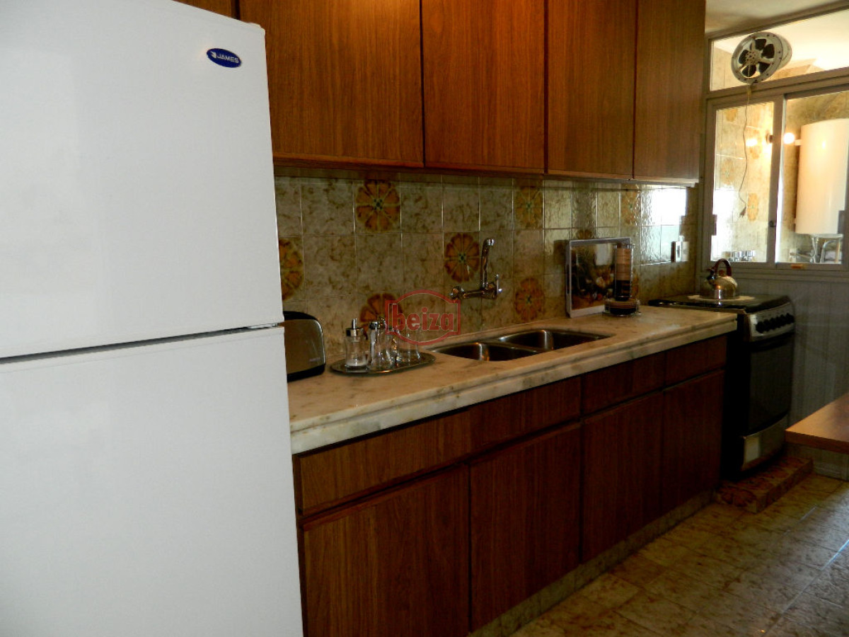 Apartamento ID.166530/Apartamento-de-3-dormitorios,-con-parrillero-y-estufa,-cerca-del-mar,-Punta-del-Este- - APTO 2 DORMS . PRÓXIMO AL PUERTO !!!  