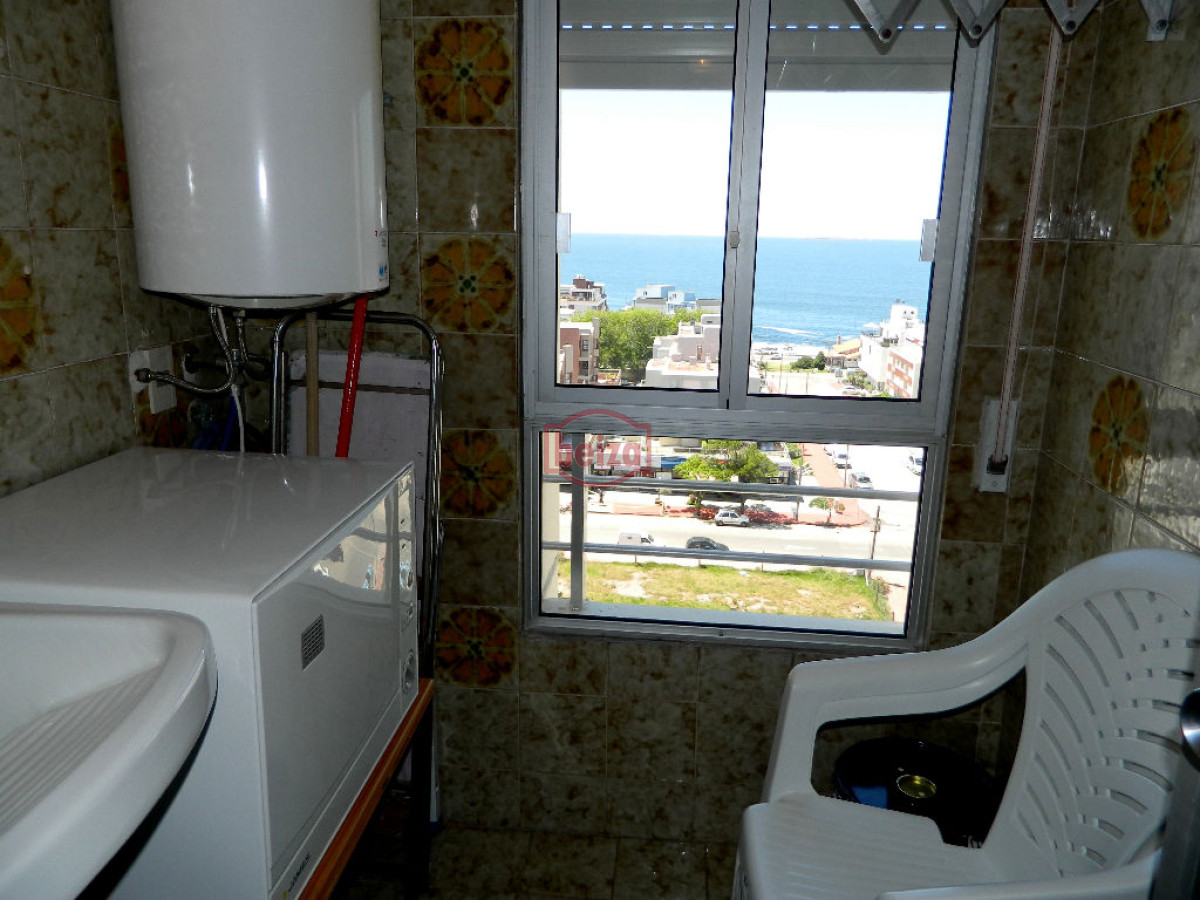 Apartamento ID.166530/Apartamento-de-3-dormitorios,-con-parrillero-y-estufa,-cerca-del-mar,-Punta-del-Este- - APTO 2 DORMS . PRÓXIMO AL PUERTO !!!  