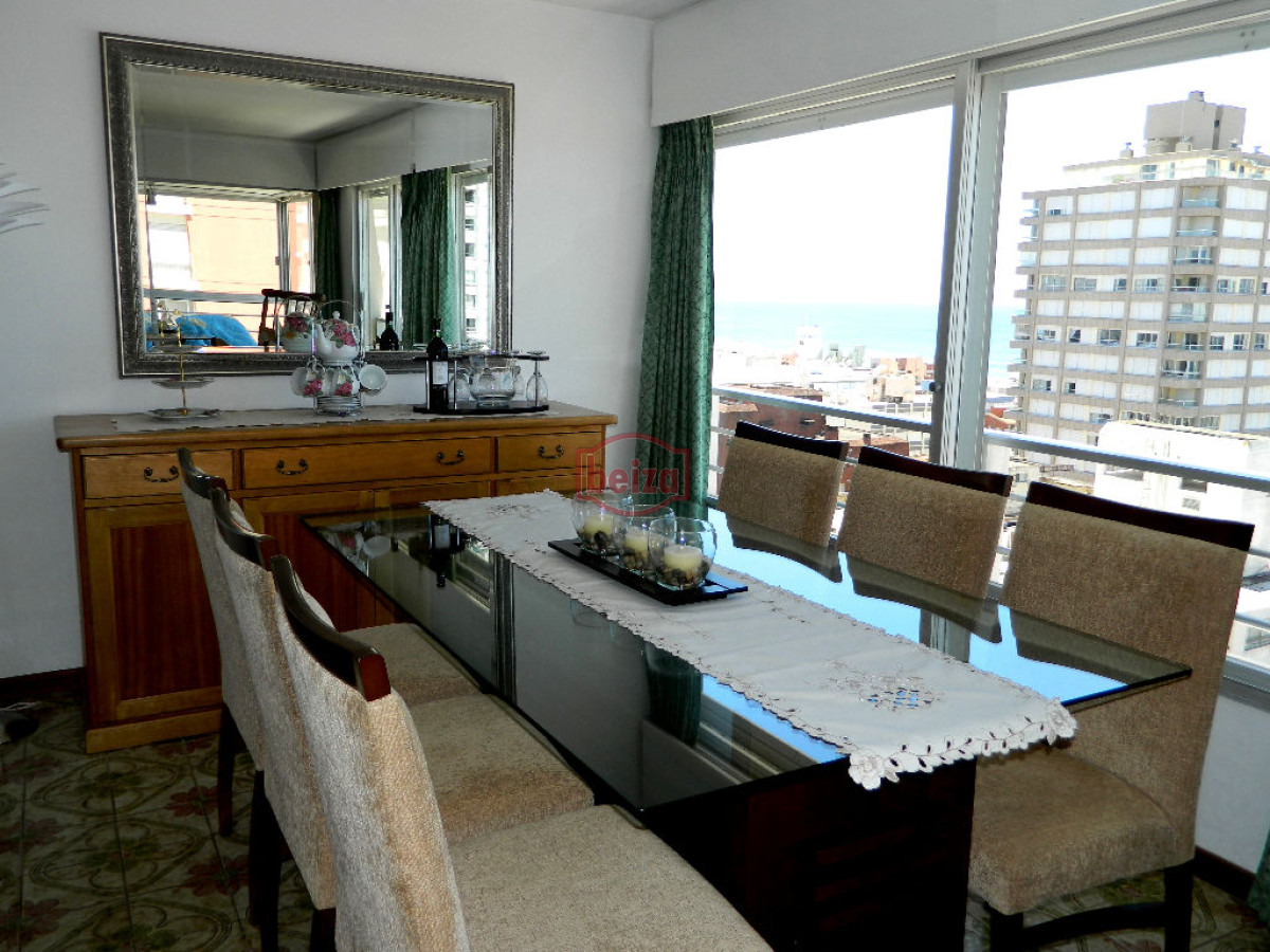 Apartamento ID.166530/Apartamento-de-3-dormitorios,-con-parrillero-y-estufa,-cerca-del-mar,-Punta-del-Este- - APTO 2 DORMS . PRÓXIMO AL PUERTO !!!  