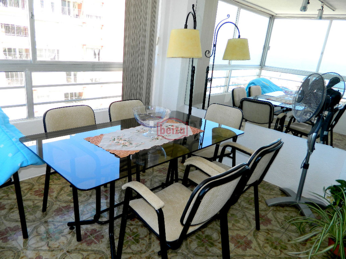Apartamento ID.166530/Apartamento-de-3-dormitorios,-con-parrillero-y-estufa,-cerca-del-mar,-Punta-del-Este- - APTO 2 DORMS . PRÓXIMO AL PUERTO !!!  