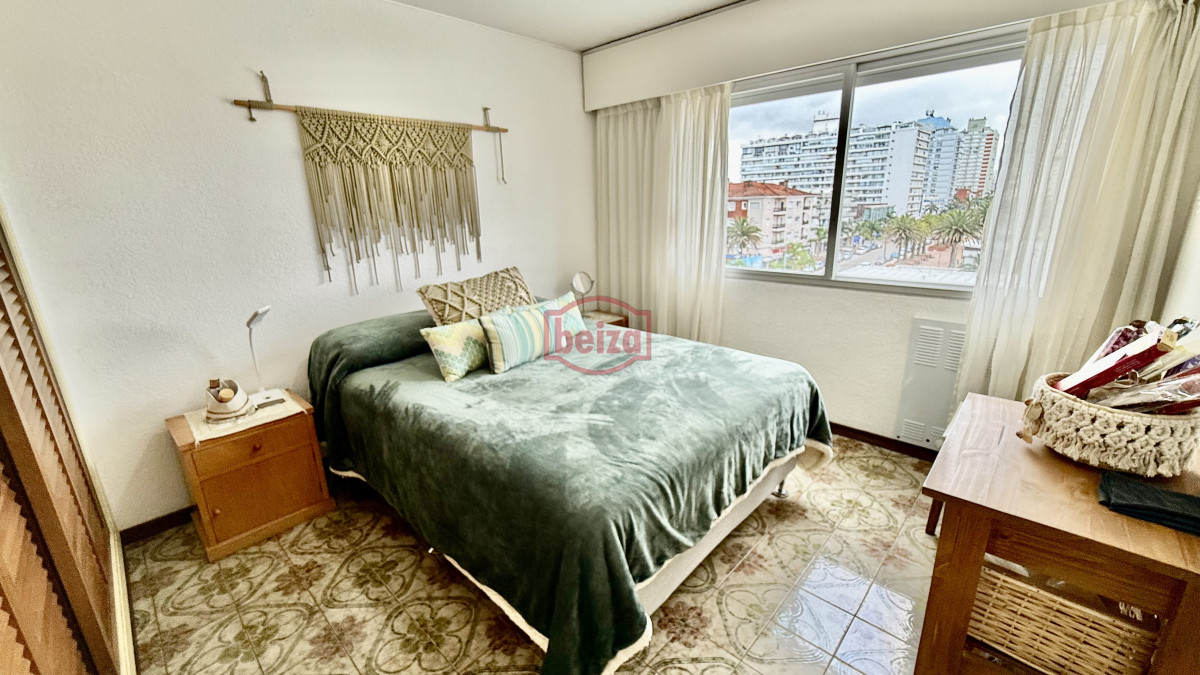 Apartamento ID.166847/OPORTUNIDAD!-APARTAMENTO-DE-1-DORMITORIO-CON-BALCÓN,-COCHERA-Y-BAJOS-GASTOS-COMUNES.-EXCELENTE-UBICACION - Apartamento en Peninsula, 2 dormitorios *