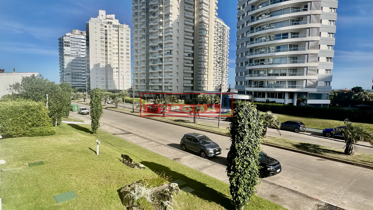 Apartamento en Brava, 1 dormitorio con garaje - IVP6883A