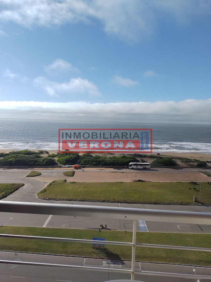 Frente al mar, con excelente vista, balcón y garage. - IVP8593A