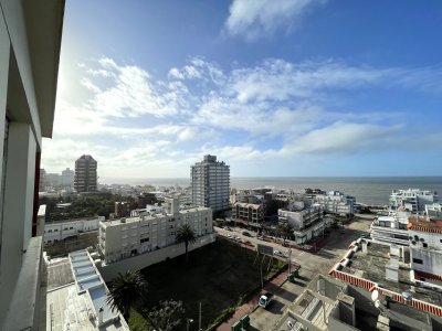 Apartamento en Alquiler en Peninsula, reciclado y con vistas a la Brava, centro y Mansa  Puerto